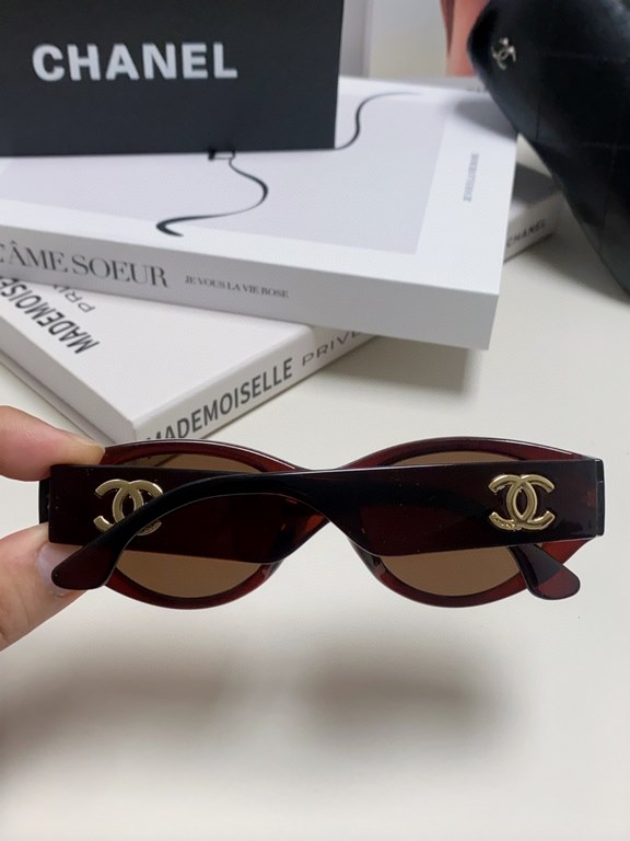 Chanel Chanel 2024 new small perfume wind retro senior sense oval frame sunglasses female ins net red street shooting personalized Europe and the United States cat eye sunglasses Ms. sunglasses