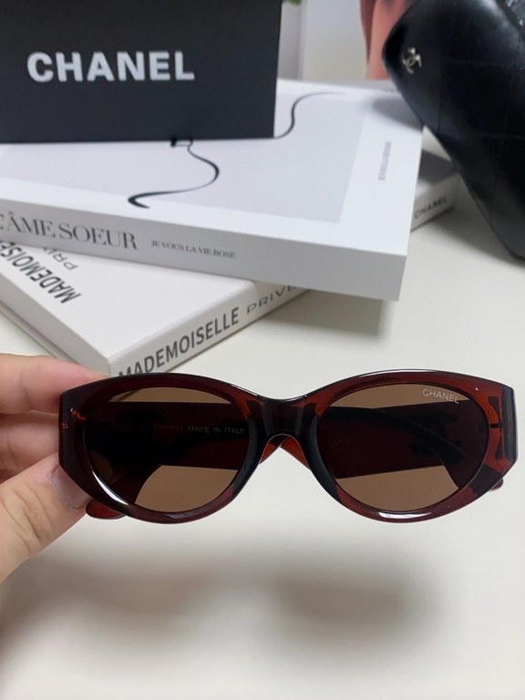 Chanel Chanel 2024 new small perfume wind retro senior sense oval frame sunglasses female ins net red street shooting personalized Europe and the United States cat eye sunglasses Ms. sunglasses