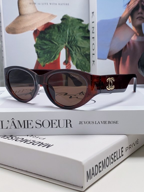 Chanel Chanel 2024 new small perfume wind retro senior sense oval frame sunglasses female ins net red street shooting personalized Europe and the United States cat eye sunglasses Ms. sunglasses