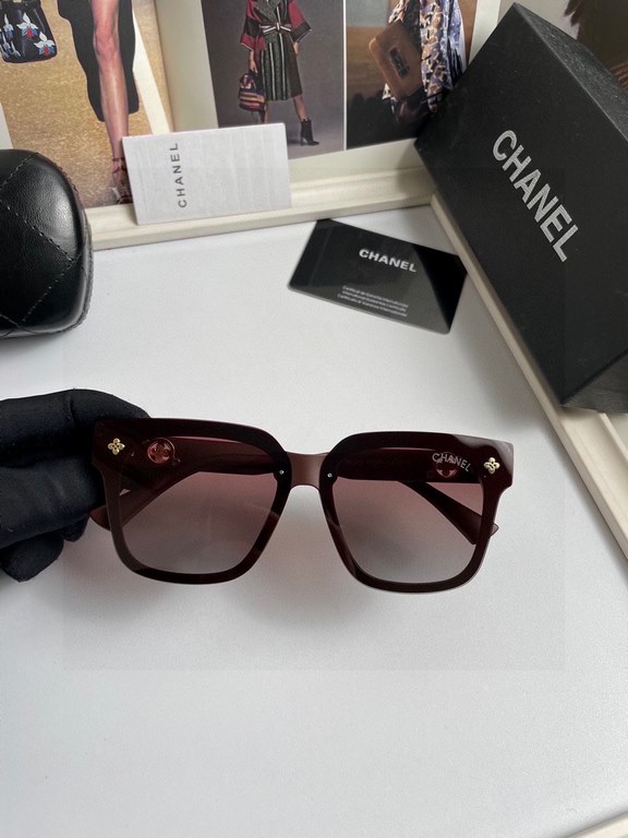 . New   CHANEL CHANEL original single quality women's polarized sunglasses   TR90 Material   Imported Polaroid HD polarized lenses. The official website synchronization sale, fashion atmosphere, travel essential models, 