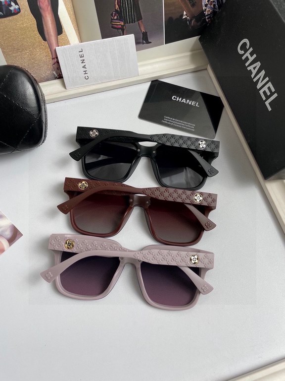 . New   CHANEL CHANEL original single quality women's polarized sunglasses   TR90 Material   Imported Polaroid HD polarized lenses. The official website synchronization sale, fashion atmosphere, travel essential models, 