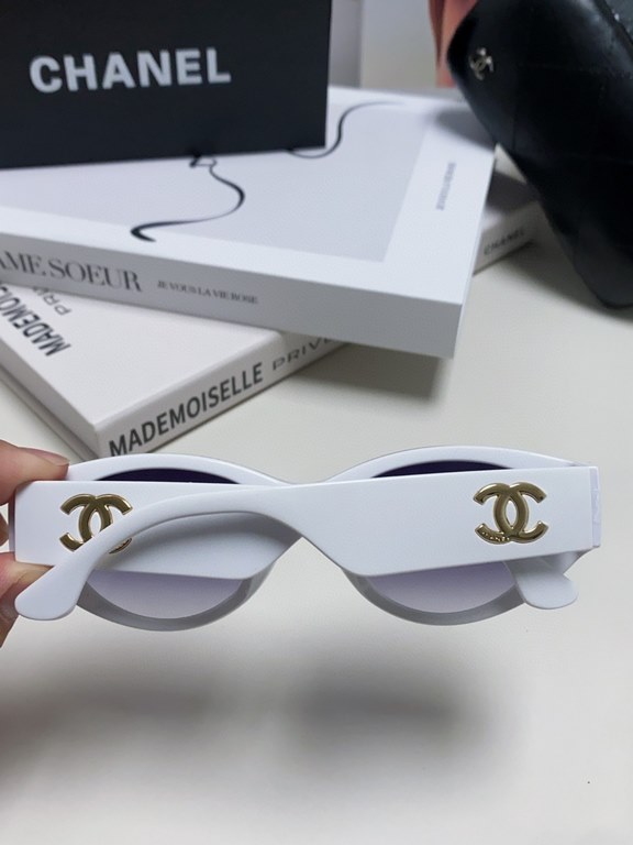 Chanel Chanel 2024 new small perfume wind retro senior sense oval frame sunglasses female ins net red street shooting personalized Europe and the United States cat eye sunglasses Ms. sunglasses