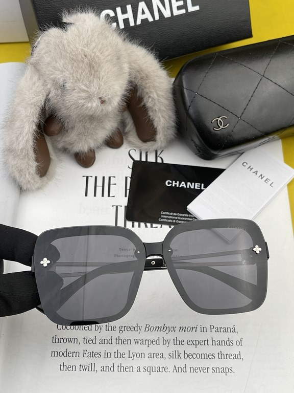 [CHANEL] CHANEL 2024 new camellia trend explosion models fashion round frame HD polarized sunglasses wear comfortable Net red tide models sunglasses    Model CH6200