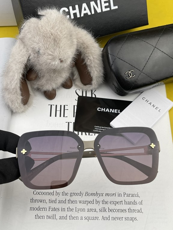 [CHANEL] CHANEL 2024 new camellia trend explosion models fashion round frame HD polarized sunglasses wear comfortable Net red tide models sunglasses    Model CH6200