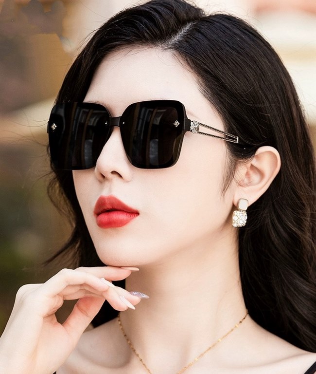 [CHANEL] CHANEL 2024 new camellia trend explosion models fashion round frame HD polarized sunglasses wear comfortable Net red tide models sunglasses    Model CH6200