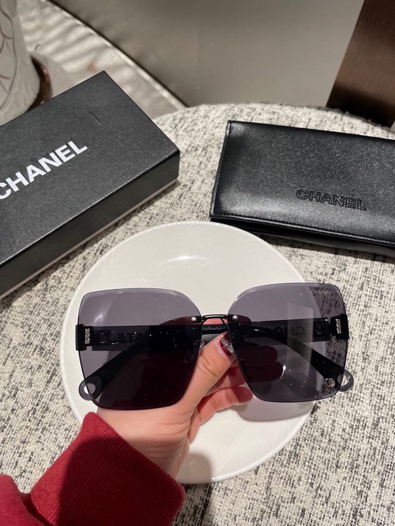 Chanel new models! New shipment! New model shipment!  Women's HD thickened polarized sunglasses     High quality TR-90 frames Fashionable and versatile!6117