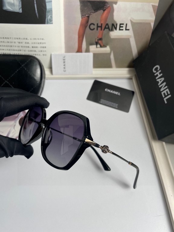 . New   CHANEL Chanel original single quality women's polarized sunglasses   imported Polaroid HD polarized lenses. The official website synchronization sale, fashion atmosphere, travel essential models, buy is to earn