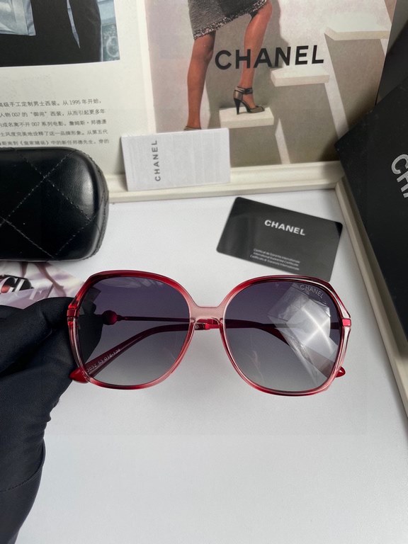 . New   CHANEL Chanel original single quality women's polarized sunglasses   imported Polaroid HD polarized lenses. The official website synchronization sale, fashion atmosphere, travel essential models, buy is to earn