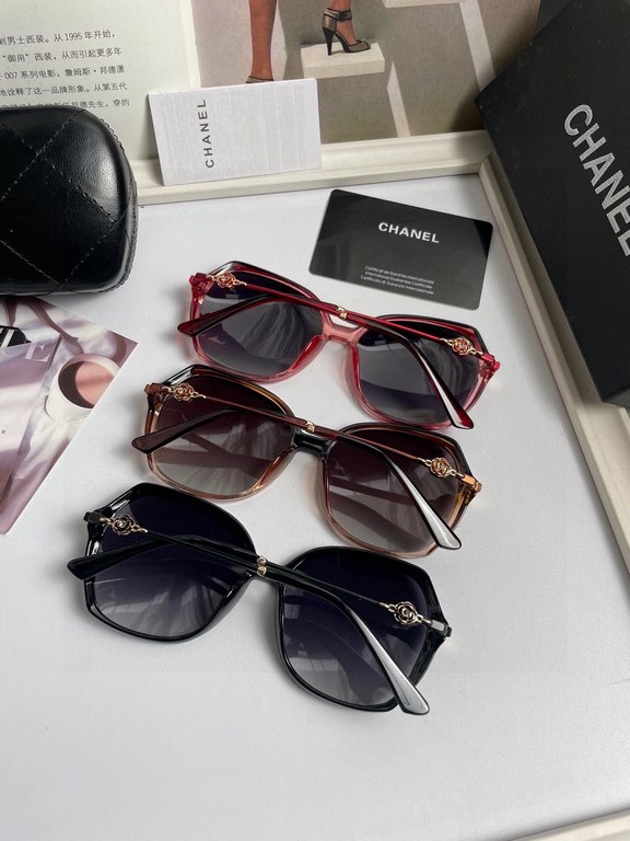 . New   CHANEL Chanel original single quality women's polarized sunglasses   imported Polaroid HD polarized lenses. The official website synchronization sale, fashion atmosphere, travel essential models, buy is to earn