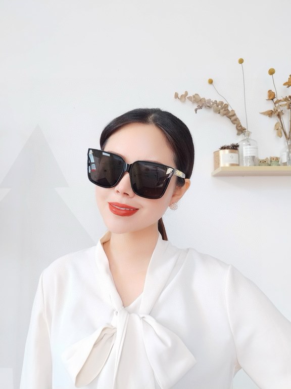 CHANEL 2024 official early spring new models, many stars with the same [color] Chanel    new large frame polarized sunglasses ,   Polaroid Ultra Clear Polarized Sunglasses    Model CH2086