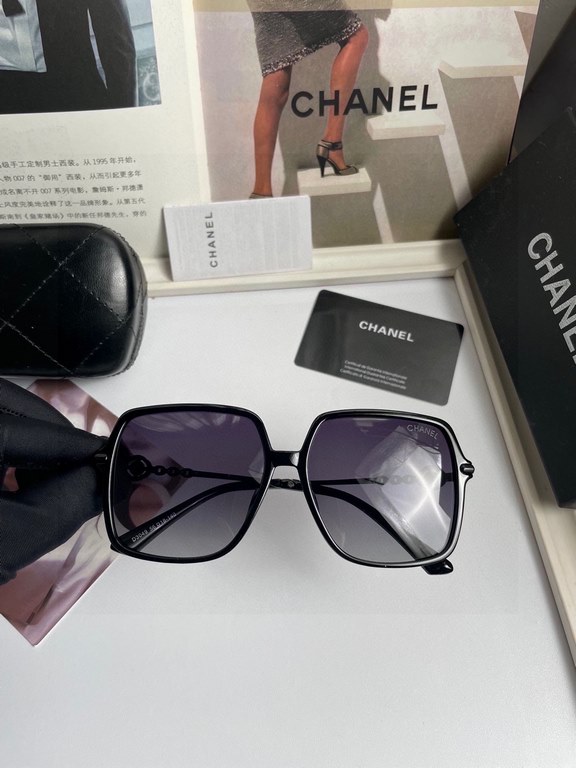 . New   CHANEL Chanel original single quality women's polarized sunglasses   imported Polaroid HD polarized lenses. The official website synchronization sale, fashion atmosphere, travel essential models, buy is to earn