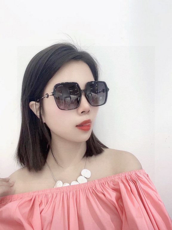 . New   CHANEL Chanel original single quality women's polarized sunglasses   imported Polaroid HD polarized lenses. The official website synchronization sale, fashion atmosphere, travel essential models, buy is to earn