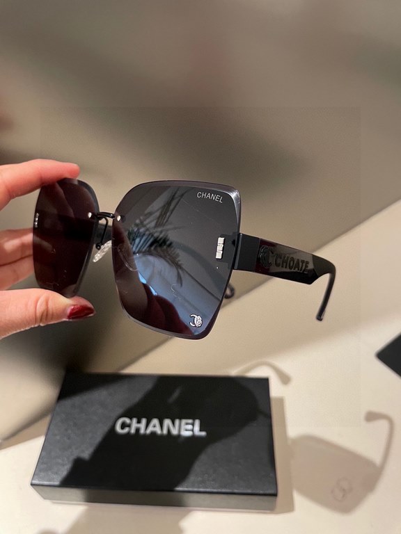 Chanel new models! New shipment! New model shipment!  Women's HD thickened polarized sunglasses     High quality TR-90 frames Fashionable and versatile!6117