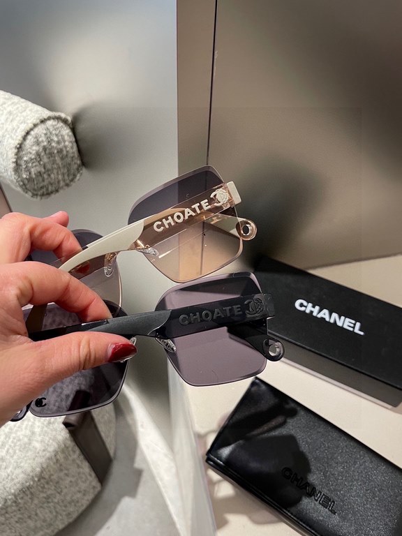 Chanel new models! New shipment! New model shipment!  Women's HD thickened polarized sunglasses     High quality TR-90 frames Fashionable and versatile!6117