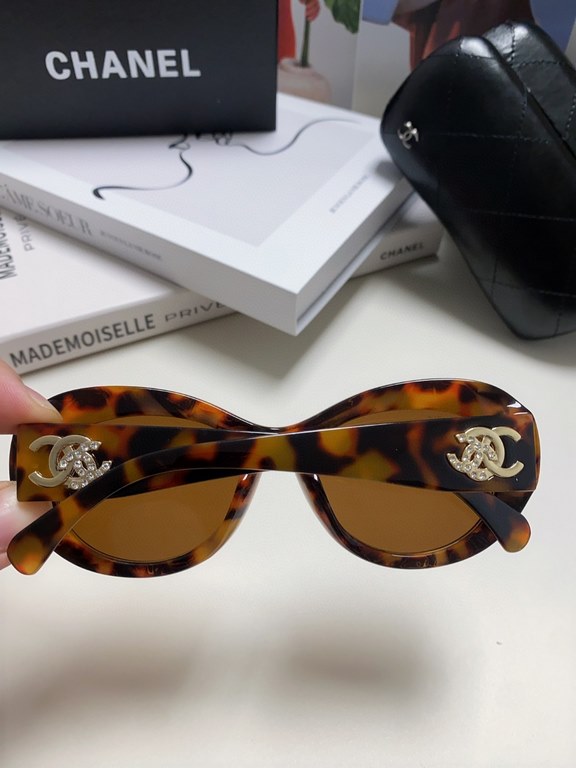 Chanel Chanel 2024 new Xiaohongshu burst fire butterfly sunglasses female double C intersection logo emblem sunglasses sunscreen Ms. sunglasses