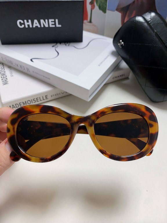 Chanel Chanel 2024 new Xiaohongshu burst fire butterfly sunglasses female double C intersection logo emblem sunglasses sunscreen Ms. sunglasses