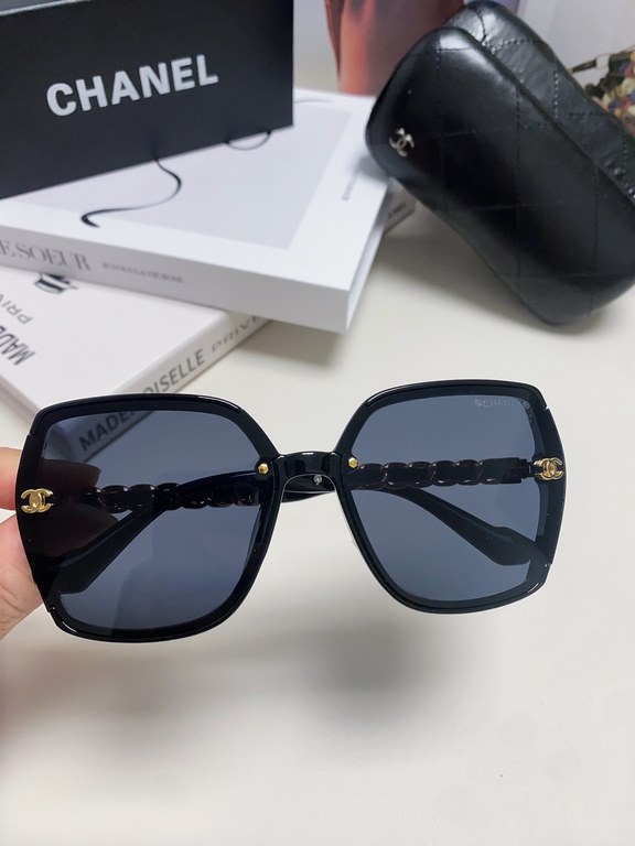 Chanel Chanel Europe and the United States outside the new sunglasses C family net red men and women models big brand sunglasses travel driving glasses trendy version with leather chain