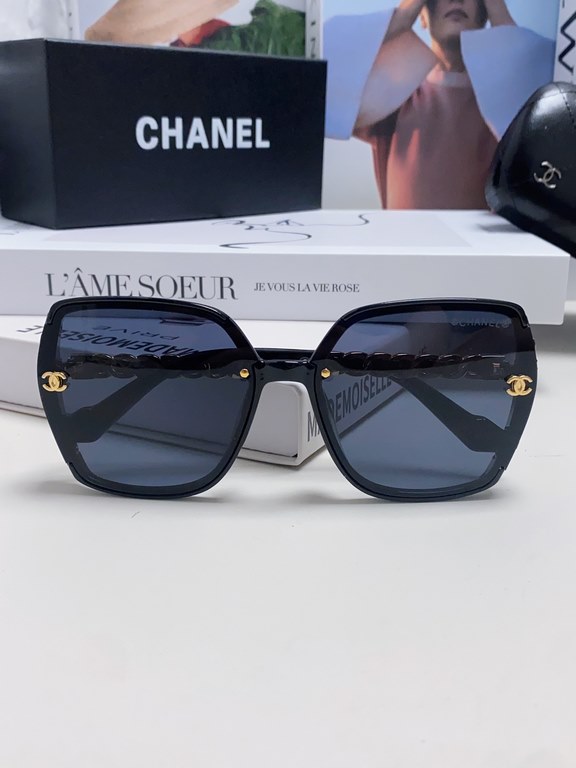 Chanel Chanel Europe and the United States outside the new sunglasses C family net red men and women models big brand sunglasses travel driving glasses trendy version with leather chain