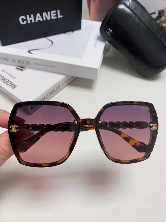 Chanel Chanel Europe and the United States outside the new sunglasses C family net red men and women models big brand sunglasses travel driving glasses trendy version with leather chain