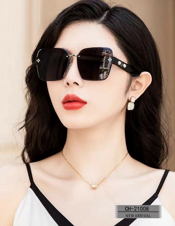 . [CHANEL France]. . [Polaroid Resin HD Lenses] . [TR Frames-Lightweight and comfortable to wear]  . . [size 63-17-140] . [   new small fragrance sunglasses to reduce the burden of glare, blocking harmful rays of radiati