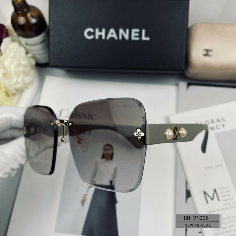 . [CHANEL France]. . [Polaroid Resin HD Lenses] . [TR Frames-Lightweight and comfortable to wear]  . . [size 63-17-140] . [   new small fragrance sunglasses to reduce the burden of glare, blocking harmful rays of radiati