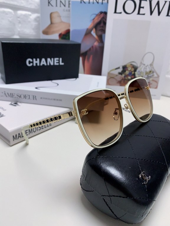 Chanel Chanel 2024 new net red with the same women's sunglasses fashion trend sunglasses driving UV sunglasses new chain double c