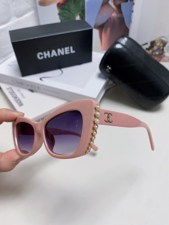 Chanel Chanel Natural Pale Pink Pearls Pearl Inlaid Edge Trendy Fashion Women's Luxury Women's Boxes