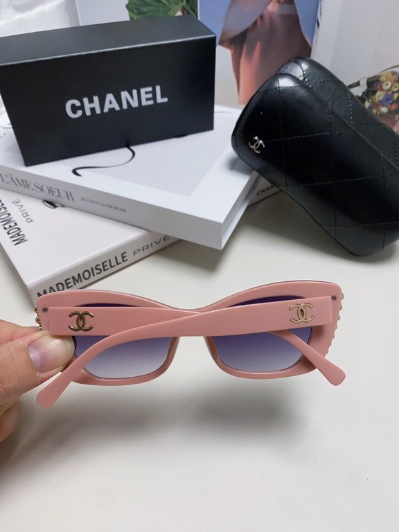 Chanel Chanel Natural Pale Pink Pearls Pearl Inlaid Edge Trendy Fashion Women's Luxury Women's Boxes