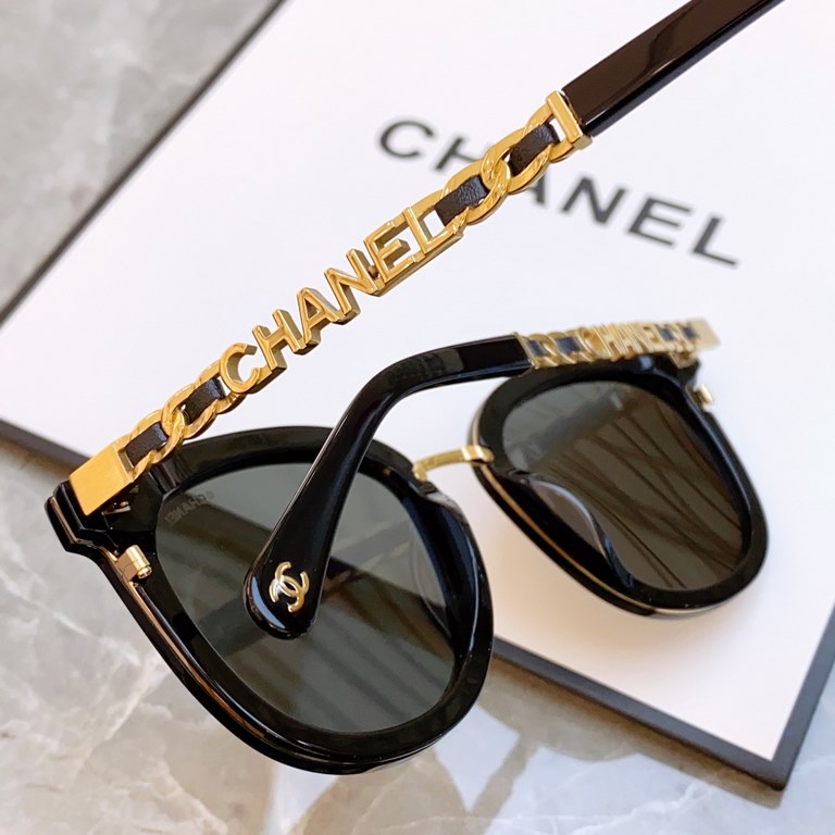 The [CHANE] Chanel flip single shipment. High-quality models, with fashionable and trendy chain legs, mirror legs fashion double logo!