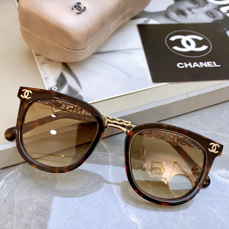 The [CHANE] Chanel flip single shipment. High-quality models, with fashionable and trendy chain legs, mirror legs fashion double logo!