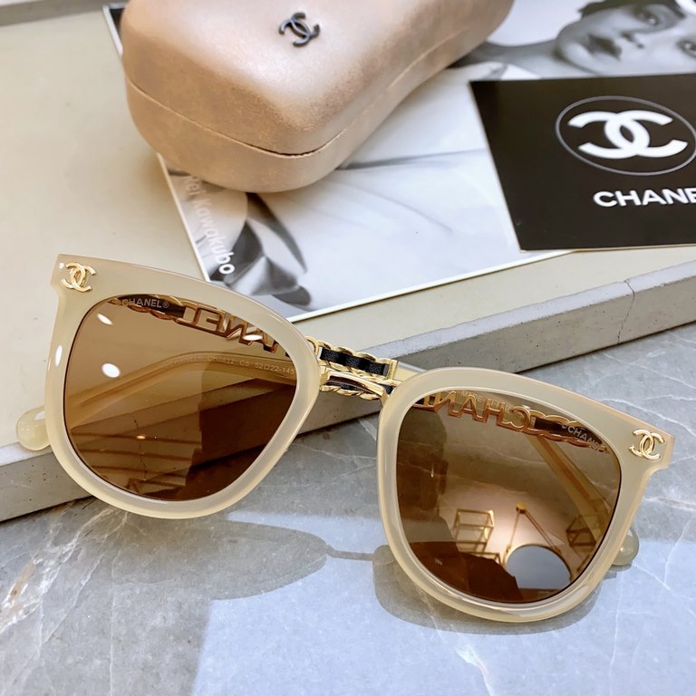 The [CHANE] Chanel flip single shipment. High-quality models, with fashionable and trendy chain legs, mirror legs fashion double logo!