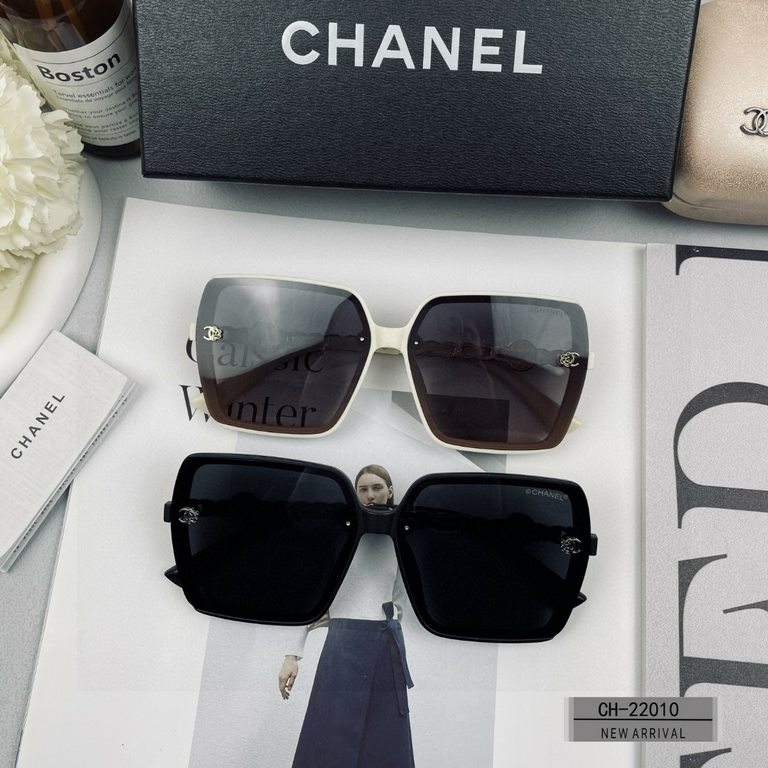 . [CHANEL France]. . [Polaroid Resin HD Lenses] . PC frames - lightweight and comfortable to wear. . [size 62-16-143] . [   new small fragrance sunglasses to reduce the burden of glare, blocking harmful rays of radiation