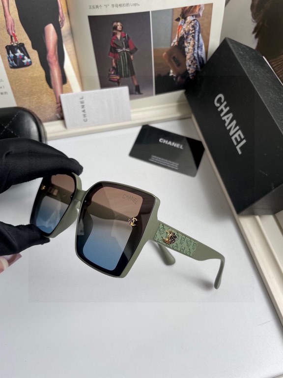 . New   CHANEL Chanel original single quality women's polarized sunglasses   TR90 Material   Imported Polaroid HD polarized lenses. The official website synchronization sale, fashion atmosphere, travel essential models, 