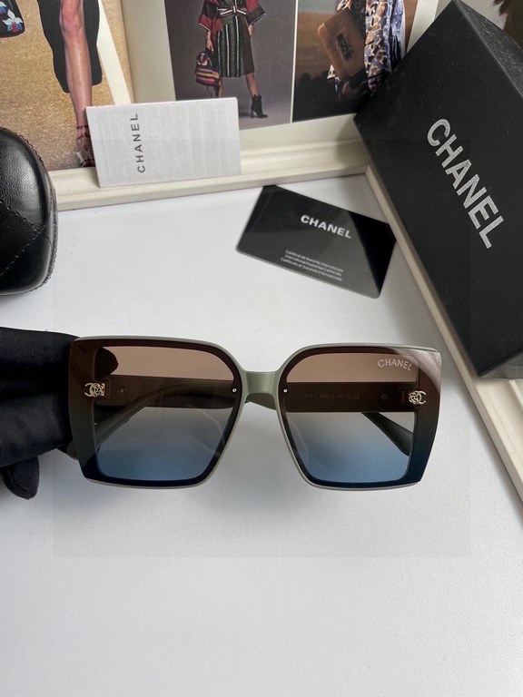 . New   CHANEL Chanel original single quality women's polarized sunglasses   TR90 Material   Imported Polaroid HD polarized lenses. The official website synchronization sale, fashion atmosphere, travel essential models, 