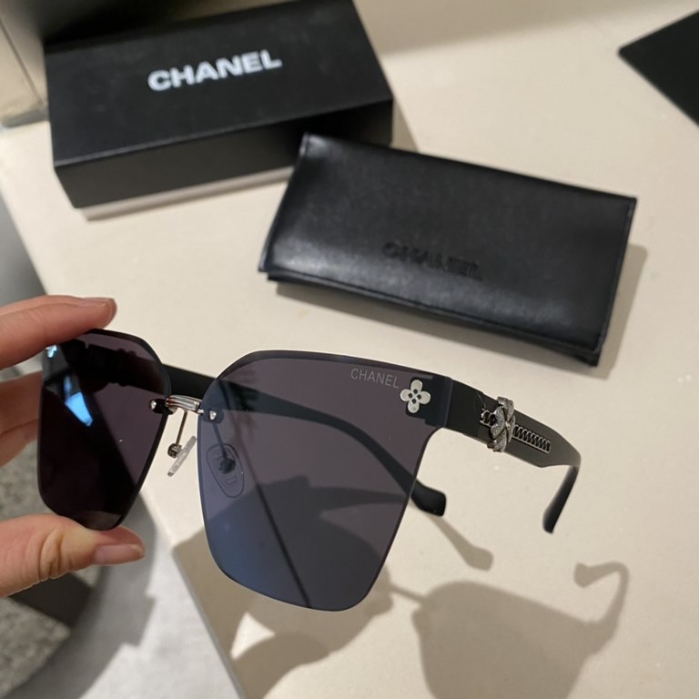 Chanel [Polarized Series2024 New Polarized Sunglasses Style Multi .The classic square frame design is not picky about face shape, and it is very elegant whether it is paired with a coat or a dress.Polarized Sunglasses UV