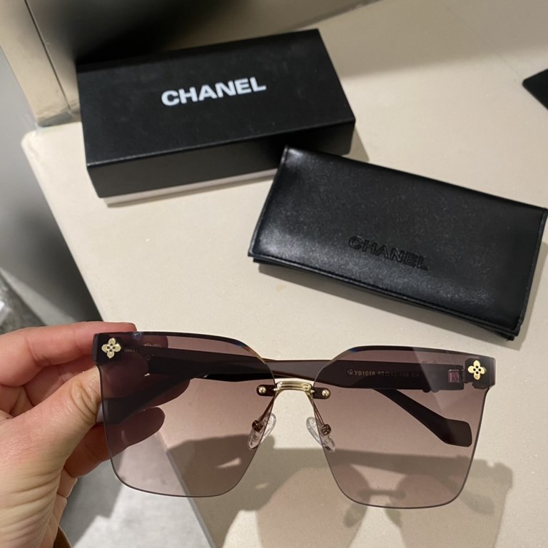 Chanel [Polarized Series2024 New Polarized Sunglasses Style Multi .The classic square frame design is not picky about face shape, and it is very elegant whether it is paired with a coat or a dress.Polarized Sunglasses UV