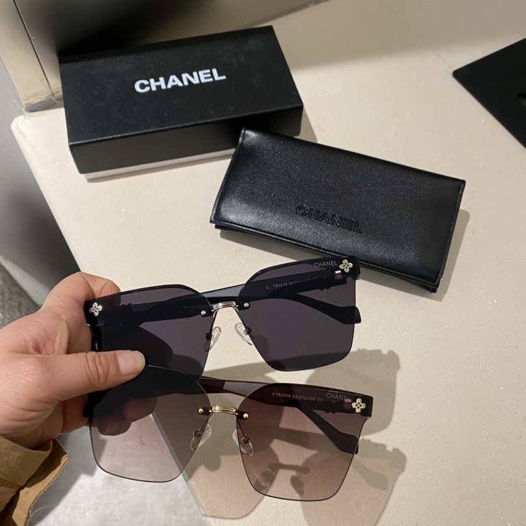 Chanel [Polarized Series2024 New Polarized Sunglasses Style Multi .The classic square frame design is not picky about face shape, and it is very elegant whether it is paired with a coat or a dress.Polarized Sunglasses UV