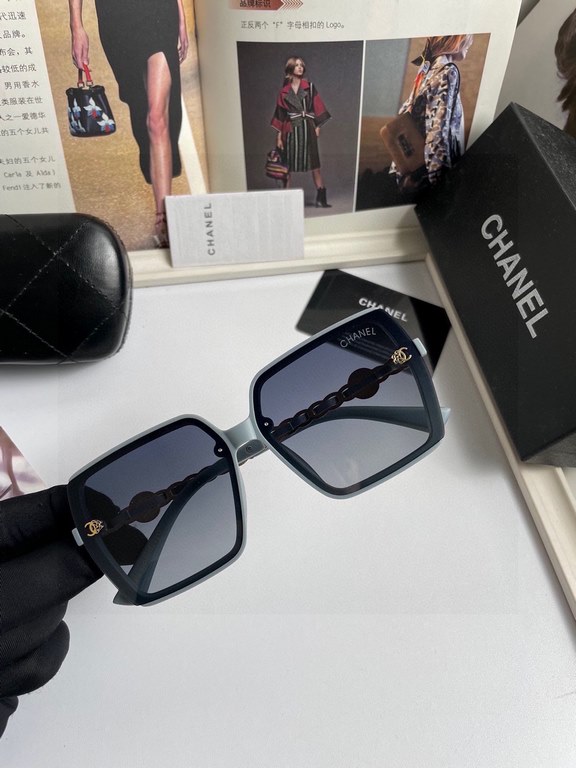 . New   CHANEL CHANEL original single quality women's polarized sunglasses   TR90 Material   Imported Polaroid HD polarized lenses. The official website synchronization sale, fashion atmosphere, travel essential models, 