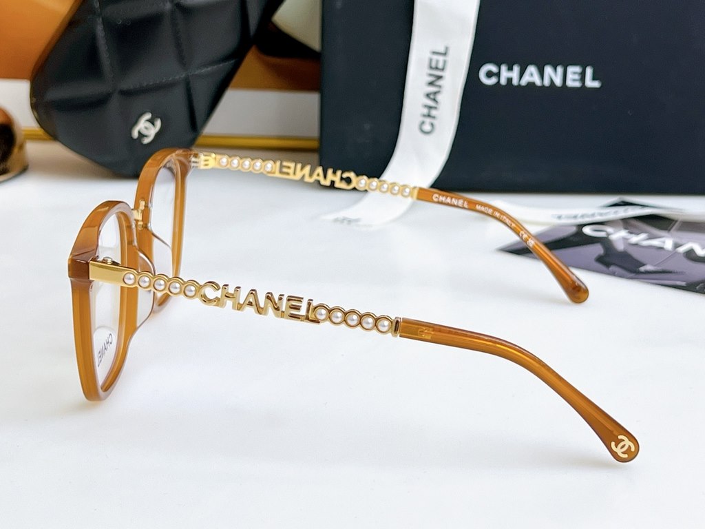 CHANE Hundreds of matching eyeglasses frames can be fitted with prescription glassesClassic Chanel PearlsCH0788 SIZE 52-22-145SIZE 52-22-145