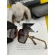 Chanel 2024 spring new sunglasses all kinds of netroots have brought up the gas field full of points   playful and sweet. The effect on the face is better. Metal texture super good Model CH0201