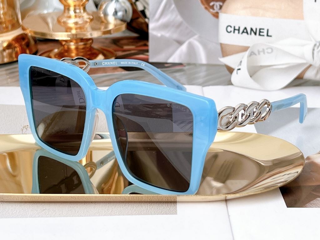 Chanel Model CH0731 Size 56 Mouth 20-145 Skinny Face Large Square Frame Sunglasses Super Handsome Twisted Metal Legs A must-have fashion item for the new year! Unisex    !