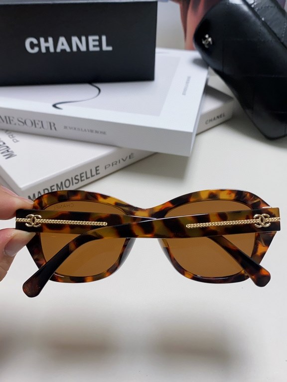 Chanel Chanel 2024 Xiao Xiang sunglasses chain legs butterfly large face thin simple personality sunglasses square small red book premium