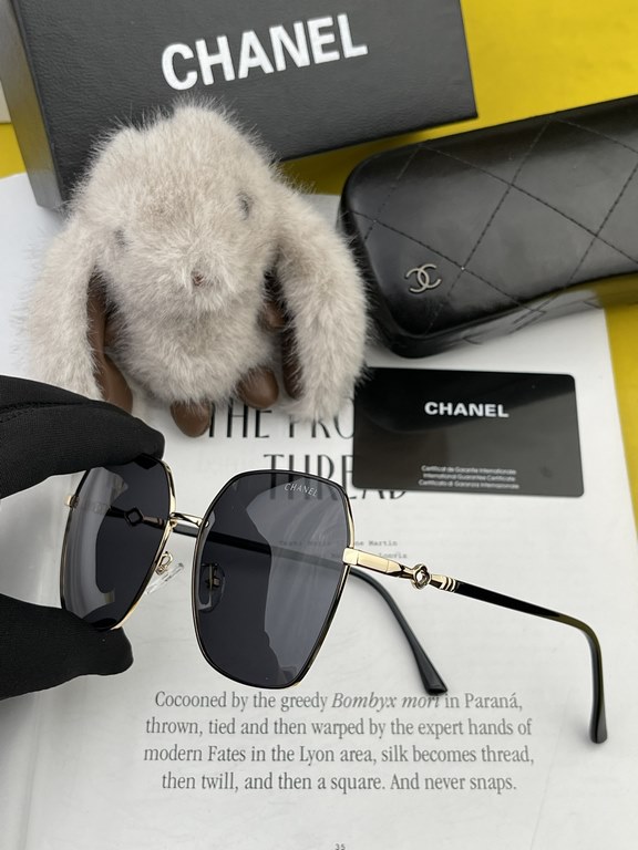 Chanel  2024 official new Many stars with the same [color]   new large frame polarized sunglasses    Polaroid Ultra clear thickened sunglasses    Model CH0825