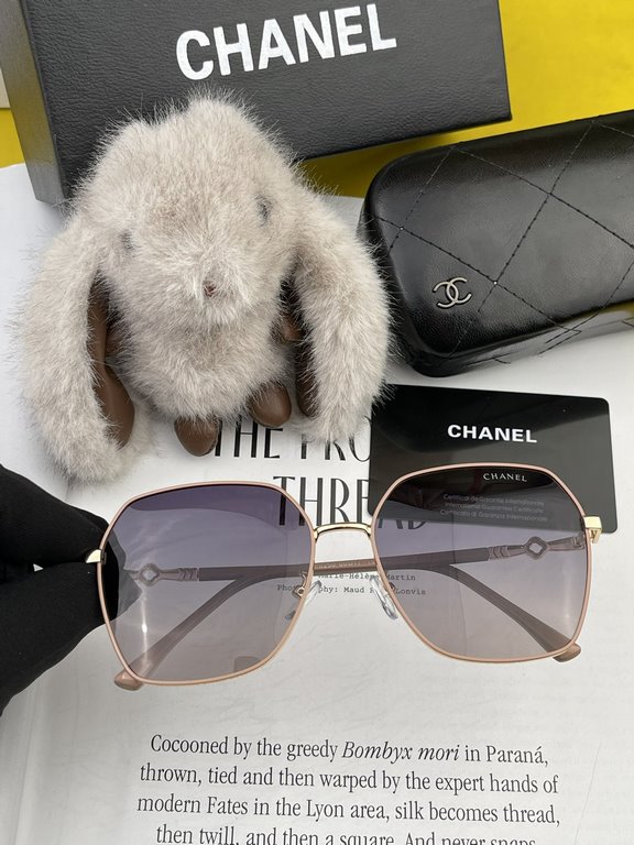 Chanel  2024 official new Many stars with the same [color]   new large frame polarized sunglasses    Polaroid Ultra clear thickened sunglasses    Model CH0825