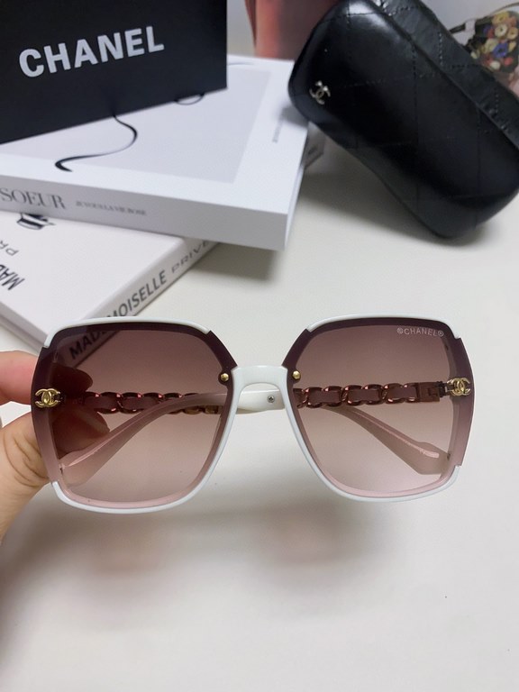 Chanel Chanel Europe and the United States outside the new sunglasses C family net red men and women models big brand sunglasses travel driving glasses trendy version with leather chain