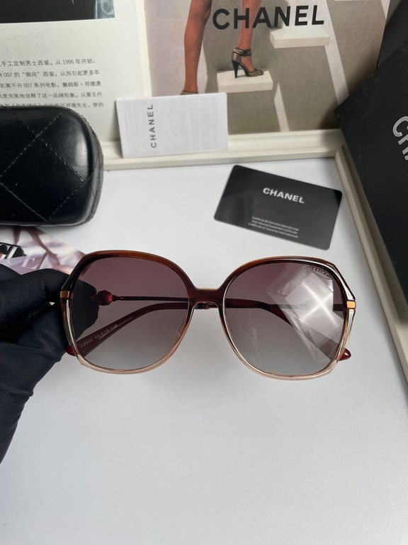 . New   CHANEL Chanel original single quality women's polarized sunglasses   imported Polaroid HD polarized lenses. The official website synchronization sale, fashion atmosphere, travel essential models, buy is to earn