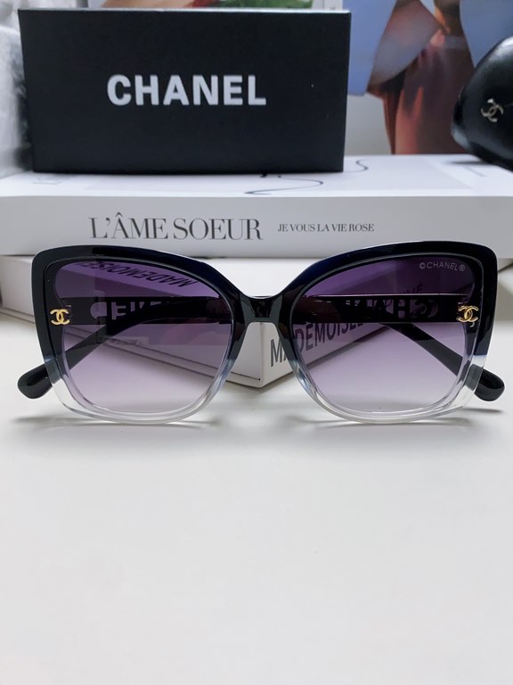 Chanel Chanel 2024 new  ch0772 hollowed out legs new to come~  Elegant temperament of the butterfly design is not picky~Retro modern sense Gift Ma Ma is also very suitable oh