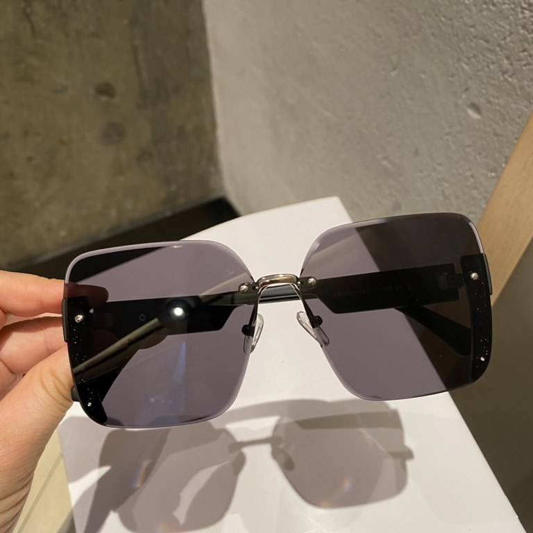 Chanel [tr Polarized Series].2024 new polarized sunglasses Style many .The classic square frame design is not picky about face shape, no matter with a coat or a dress, it is very elegant.Polarized Sunglasses Prevent UV r