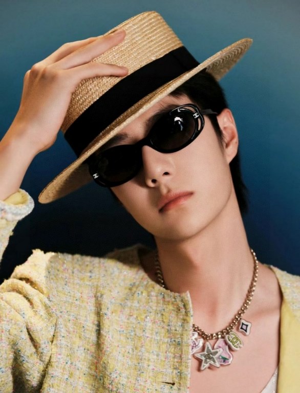 CHANEL Chanel Wang Yibo with the same model was asked to burst the Chanel to come to the frame is partial cat-eye modeling, upward curvature is very mention temperament, for the high cheekbones of the United States eyebr