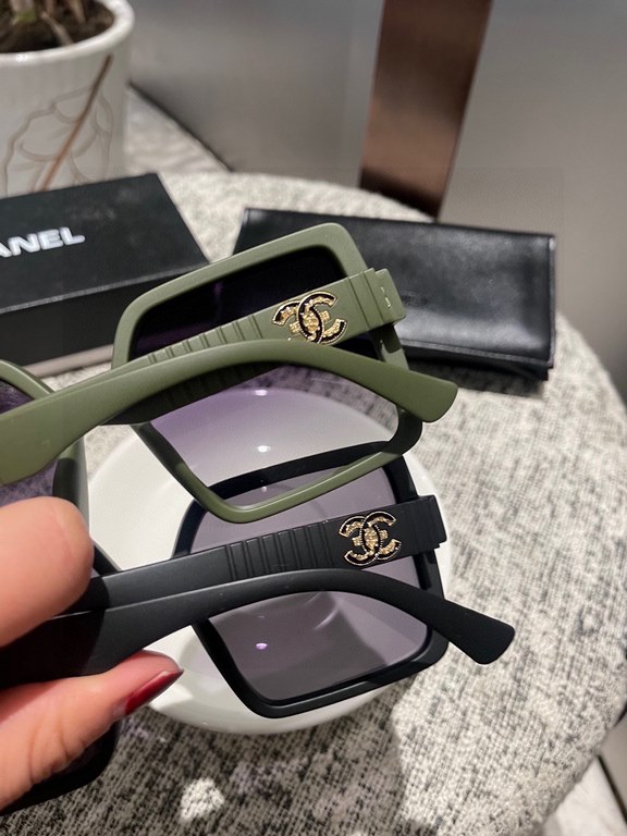 New from Chanel! New model shipment! New model shipment!   Women's HD Thickened Polarized Sunglasses     High quality TR-90 frames Fashionable and versatile!5182